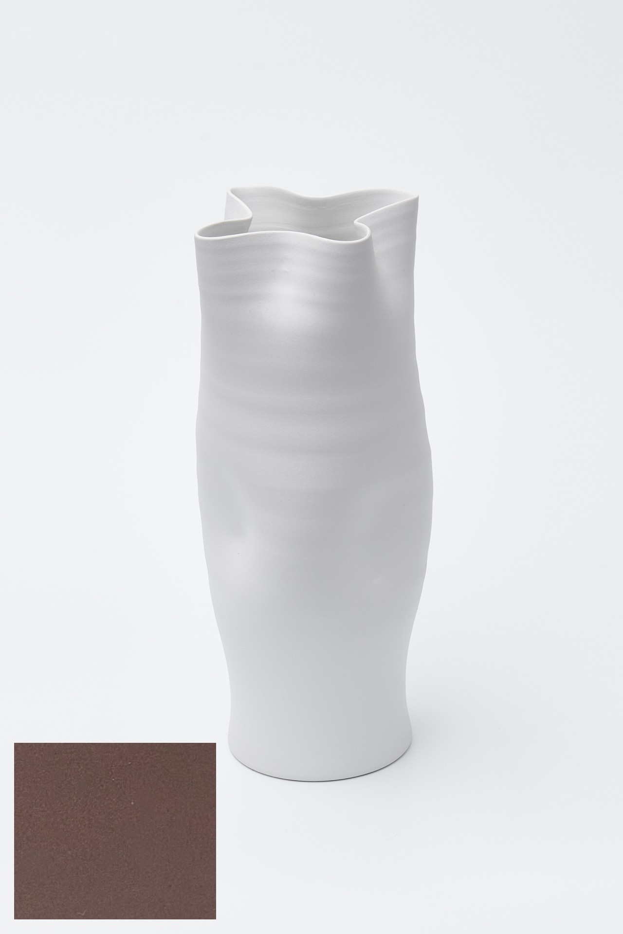 Celtic dented deco vase XL – dark brown